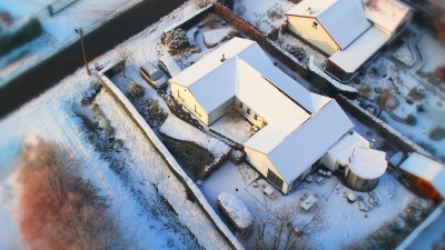 Kerst dromen boven een wit huis